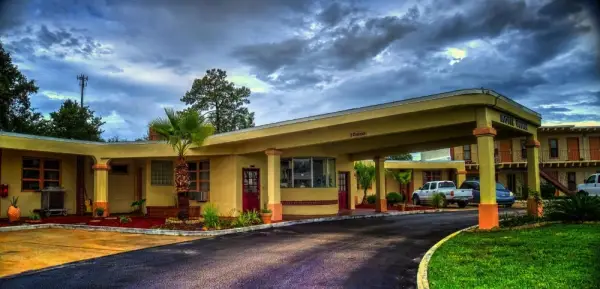 Nassau Holiday Motel Main image