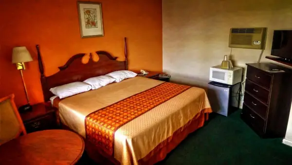 Nassau Holiday Motel 5
