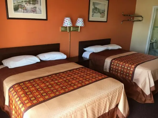 Nassau Holiday Motel 6