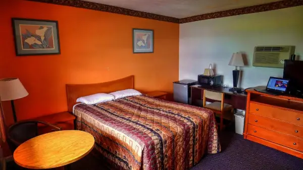 Nassau Holiday Motel 7