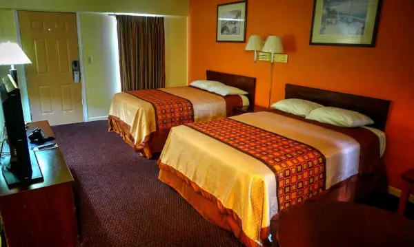 Nassau Holiday Motel 8
